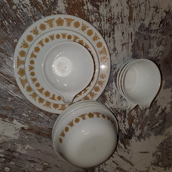 Corelle Dinnerware 16 Piece Set - Picture 4 of 4